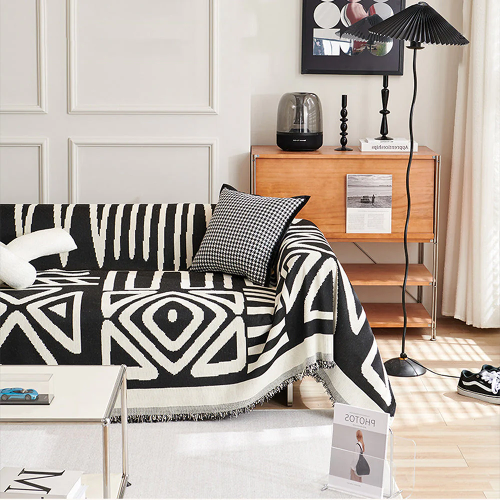 Five-Colour Geometric Couch Cover - Bold Patterns for a Modern Look - Image 2