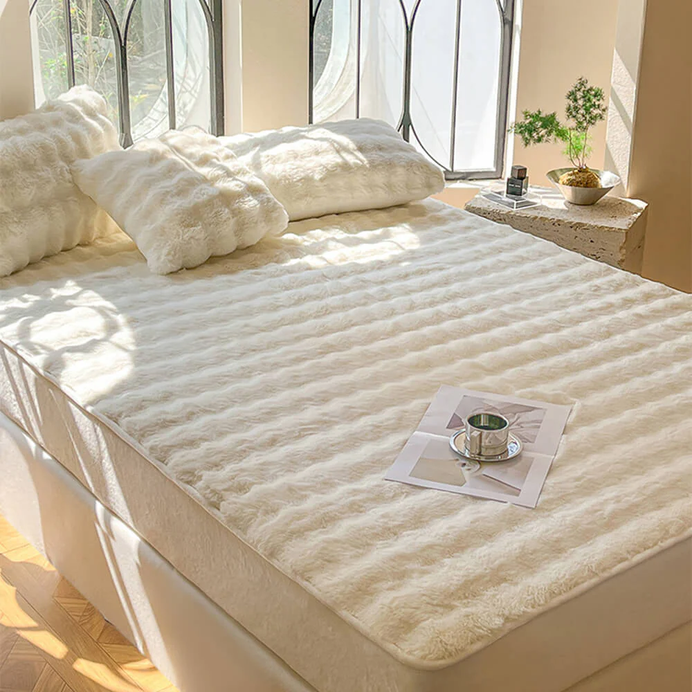 Plush Bubble Skin-Friendly Warm Fitted Sheet Mattress Cover - Image 4