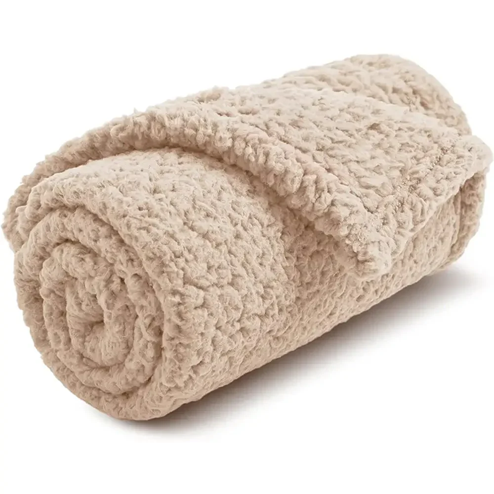 Polar Fleece Comfortable Warm Multifunctional Pet Blanket - Image 13