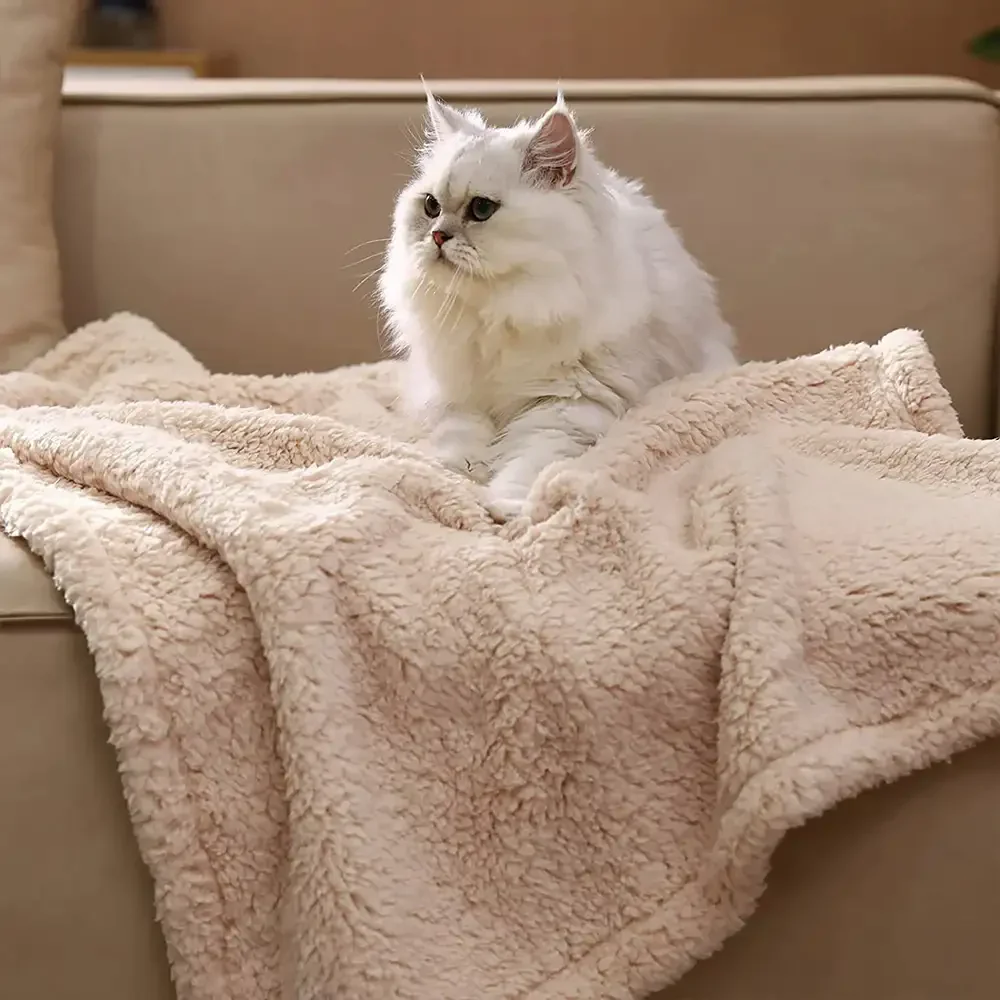 Polar Fleece Comfortable Warm Multifunctional Pet Blanket - Image 15